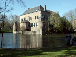 [La photo de Kasteel Erenstein après avoir appliqué l'outil Niveaux]